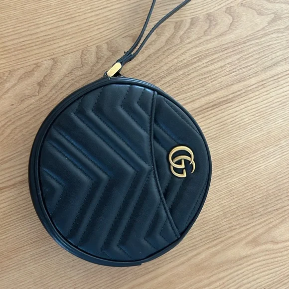 Gucci GG Marmont Black Leather Round Wristlet Clutch with Heart Detail - Picture 1 of 7